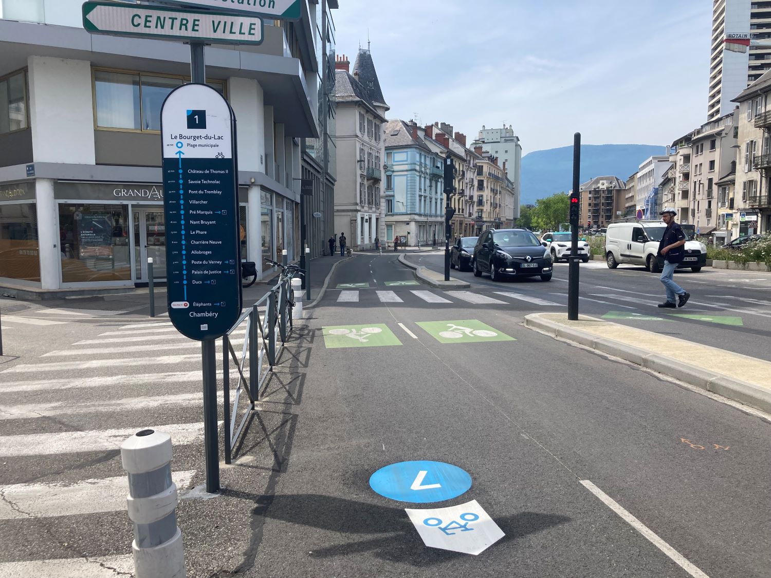 Avenue des Ducs. Connexion entre la Piste Bleue 7 et la Piste Bleue 1