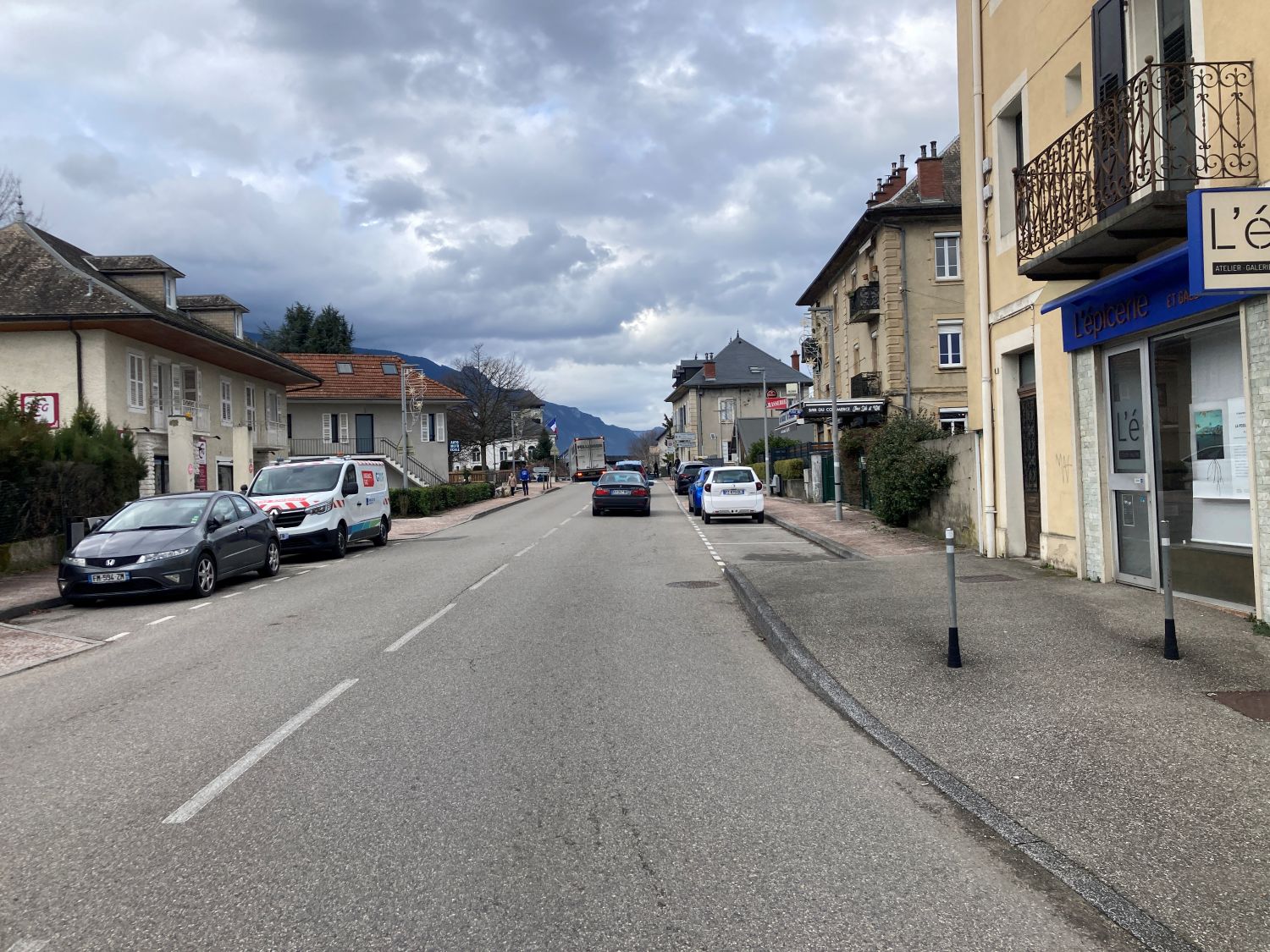 Avenue Costa de Beauregard